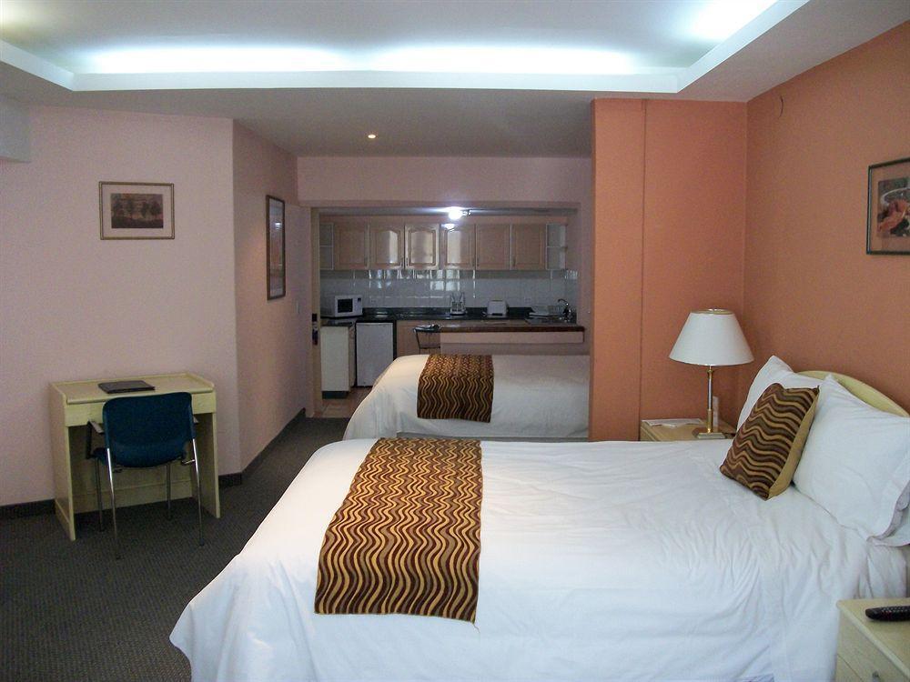 Melrose Plaza Suites Quito Eksteriør billede